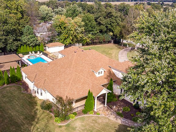 Perfect estate on 2+ acres