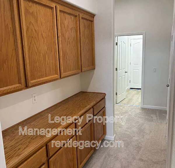 3031 Daggett Dr — Photo 10