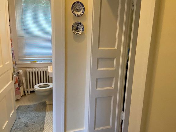 3rd image of 35 Richmond Ave APT 1