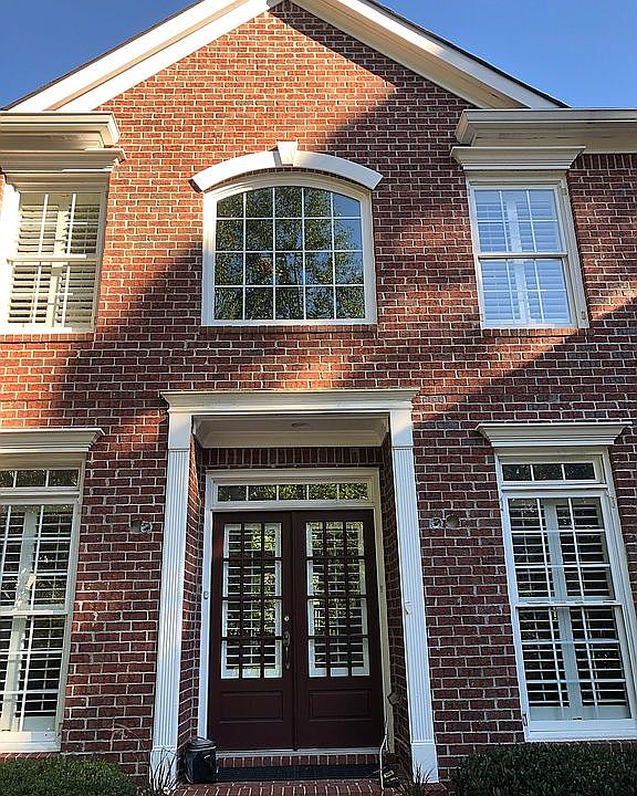 2nd image of 820 Colonial Ln