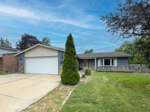 1100 S Cherrywood Dr, Mount Prospect, IL 60056