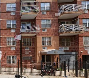 755 40th St APT 3B, Brooklyn, NY, 11232