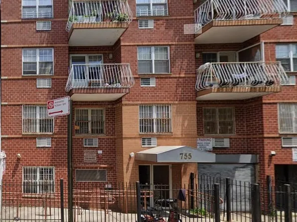 755 40th St APT 3B, Brooklyn, NY 11232