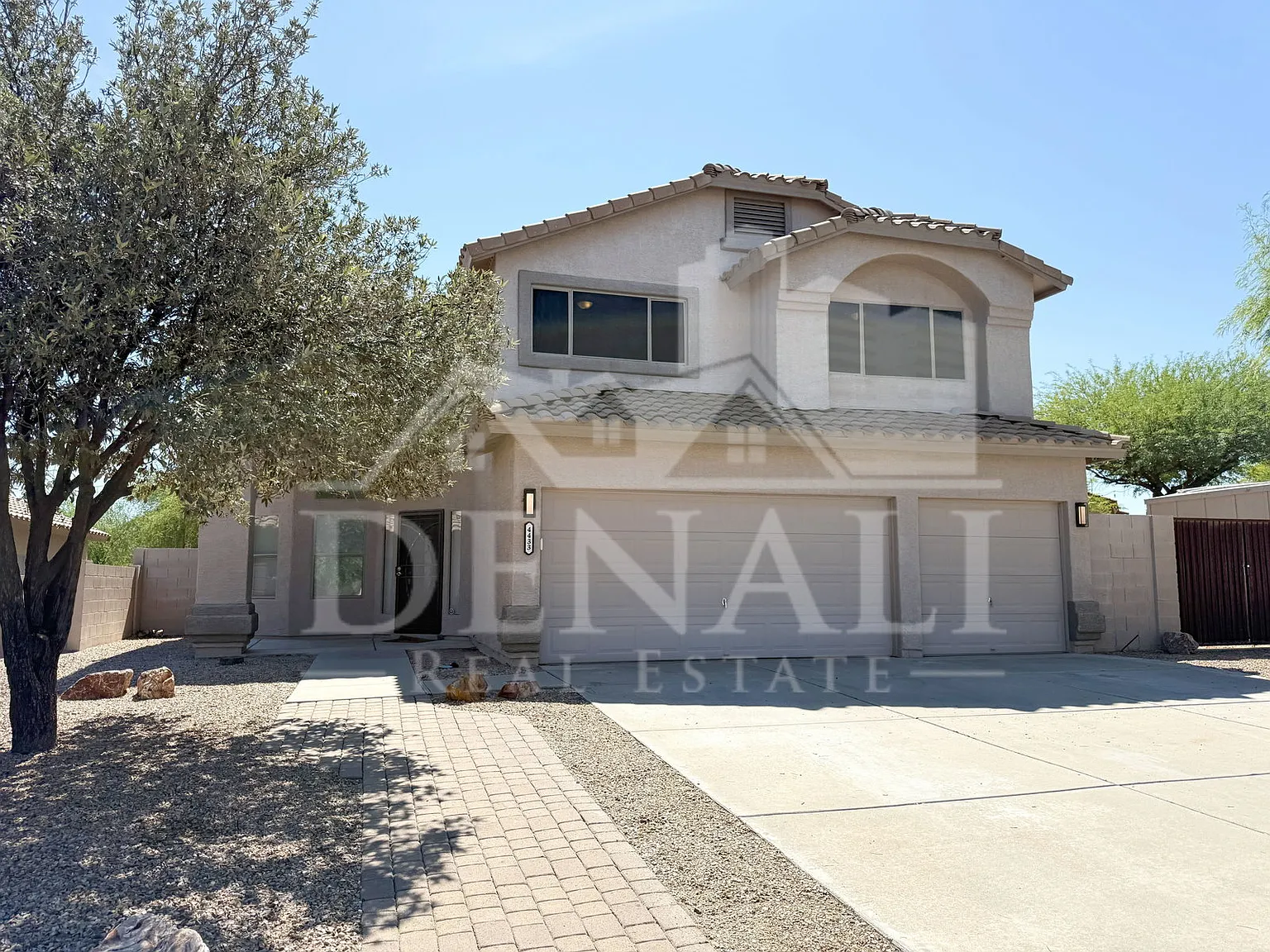 4 bed, 3.0 bath, 2451 sqft, $2,200 — Photo 2