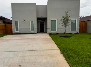 135 Asturias Ave, Laredo, TX 78046