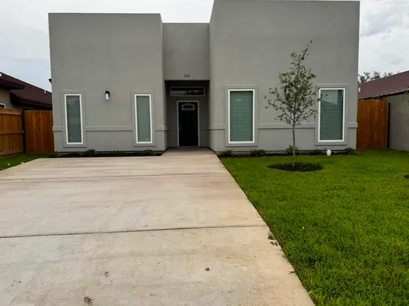 135 Asturias Ave, Laredo, TX 78046