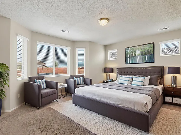 4345 Skyline Loop NE — Photo 5