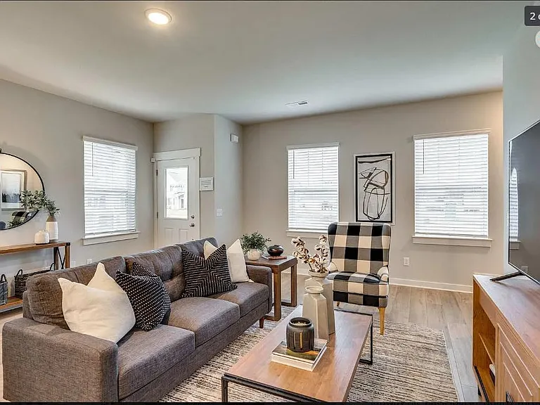 4521 Sardius Dr — Photo 12