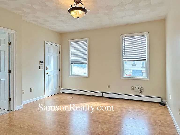 19 Sutton St #2 — Photo 3