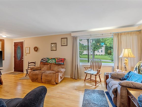5th image of 138 Spring St