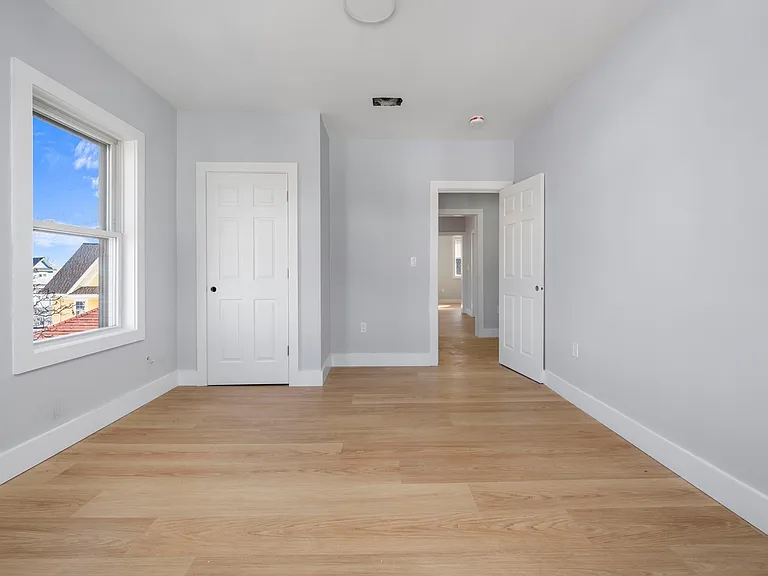 566 Shirley St #6 — Photo 10