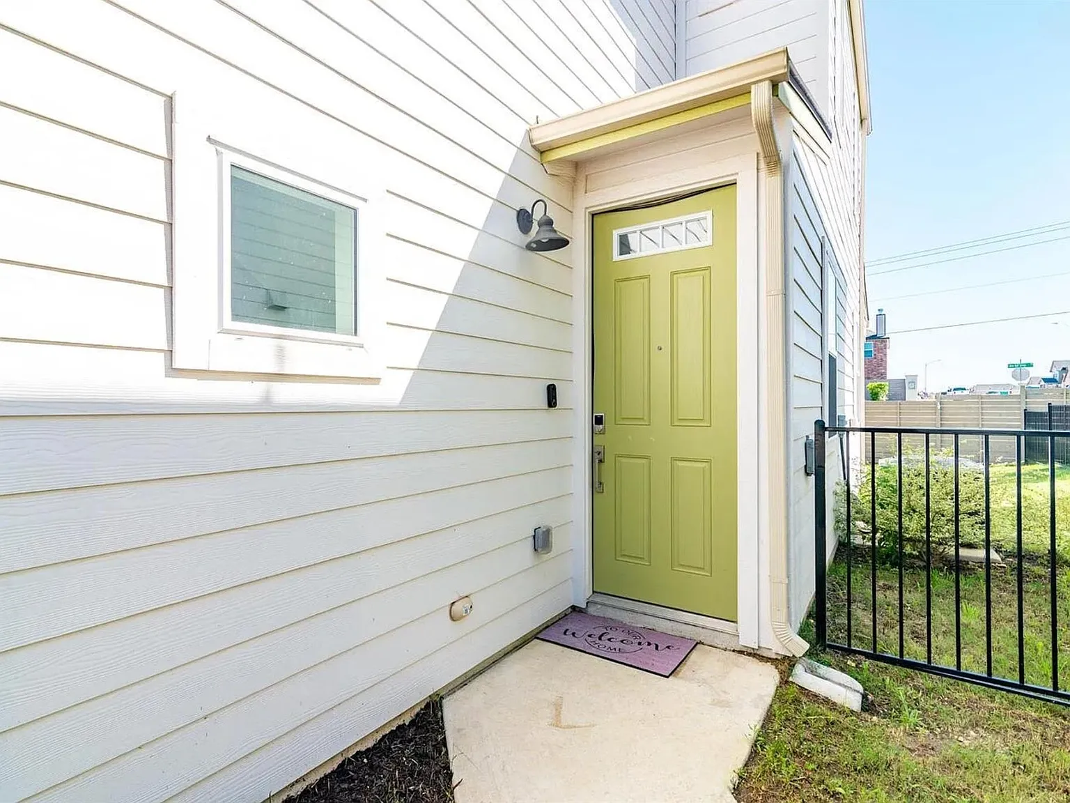 3 bed, 2.5 bath, 1942 sqft, $3,000 — Photo 3