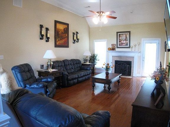 3rd image of 529 Saint Marlo Dr