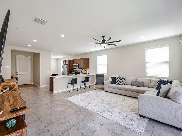 8924 W Bethany Heights Dr — Photo 12