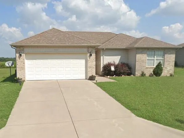 335 W Summit Street, Aurora, MO 65605