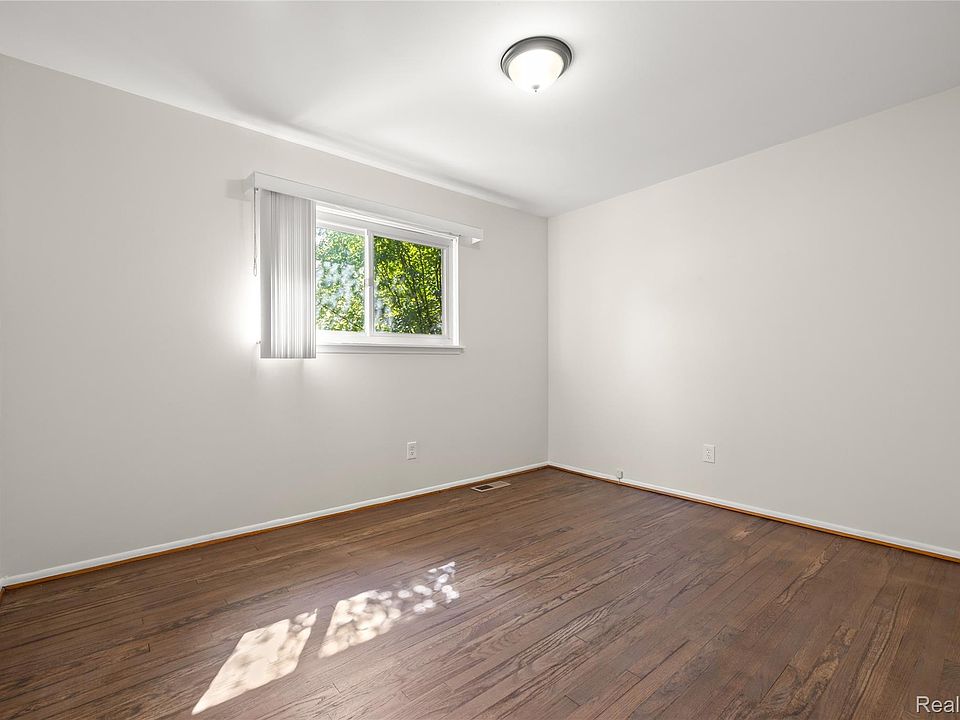 15032 Arcola St, photo 13