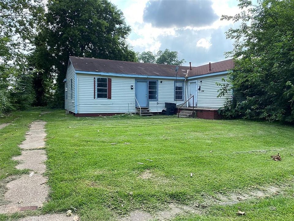 2nd image of 2752/54 Foster St