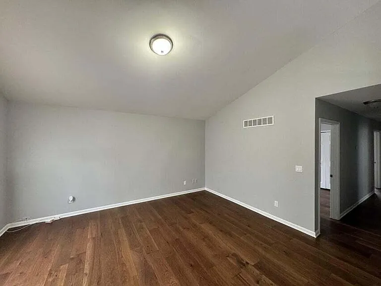 175 Rockwell Ave — Photo 9