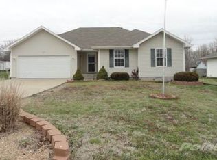 713 W Pearl St, Bolivar, MO 65613