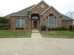 701 Meadow View Dr, Cleburne, TX 76033