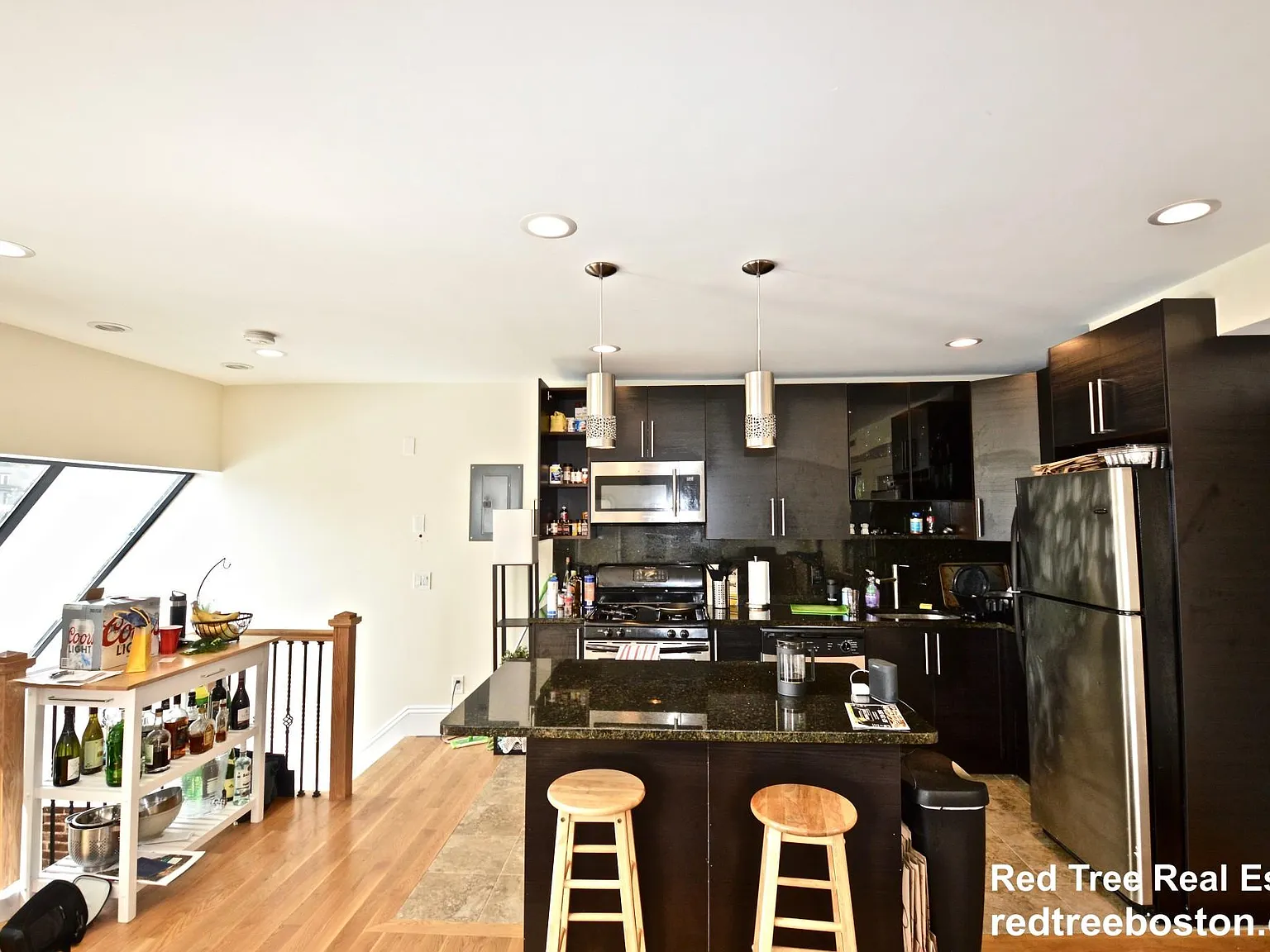4 bed, 1800 sqft, $6,900 — Photo 3
