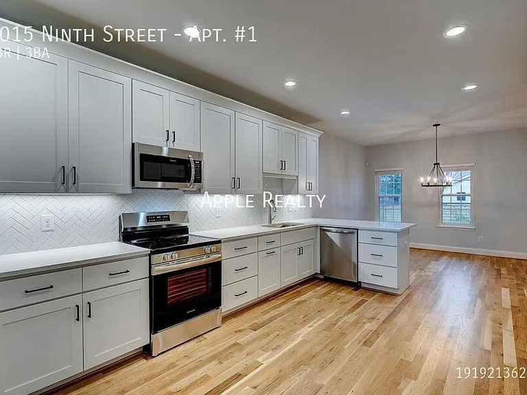 1015 9th St #1 — Photo 2