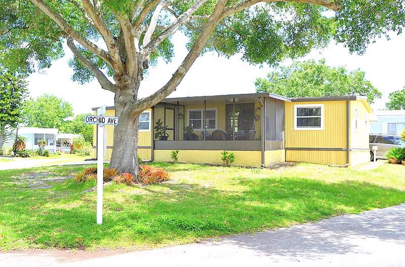 1st image of 748 Orchid Ave