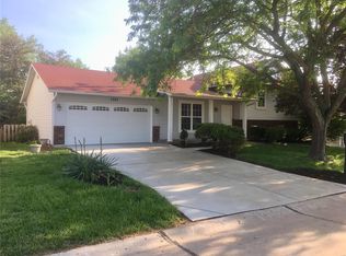 1143 Spencer Hill Dr, Saint Peters, MO 63376