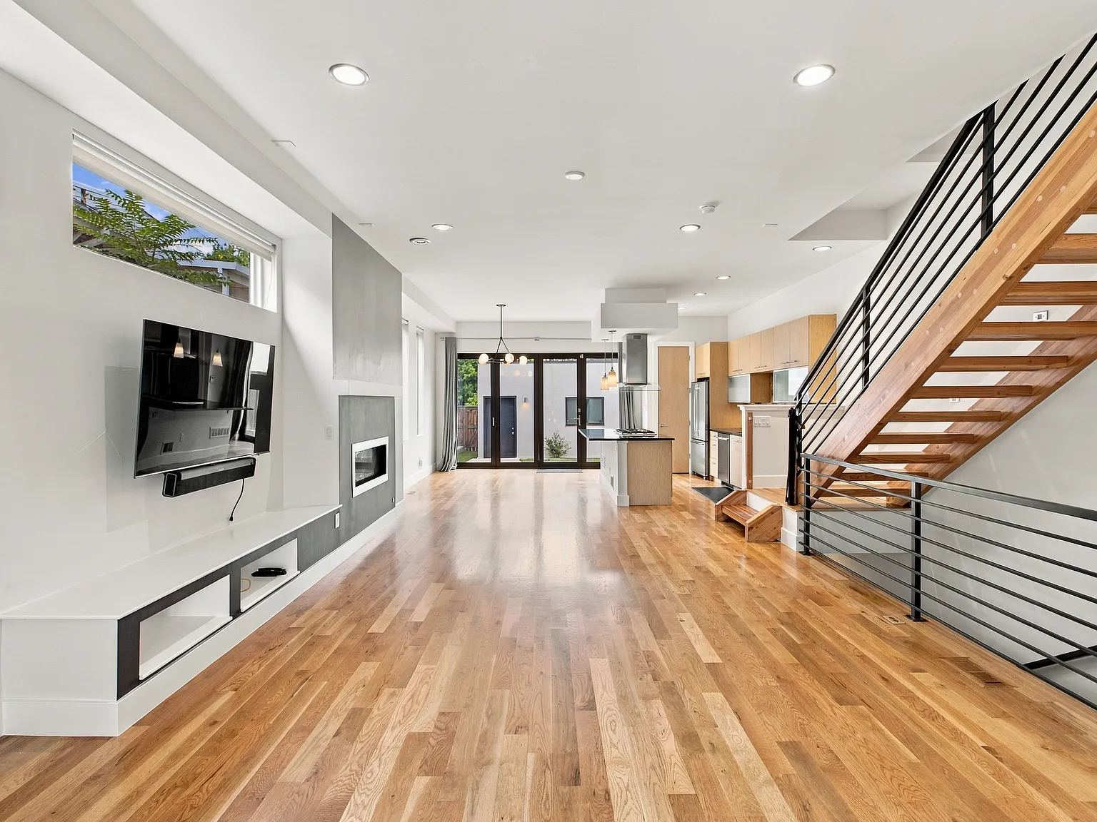 5 bed, 3259 sqft, $6,500 — Photo 4