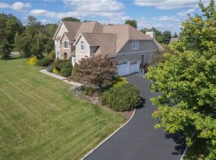 7 Lambros Dr, Monroe, NY