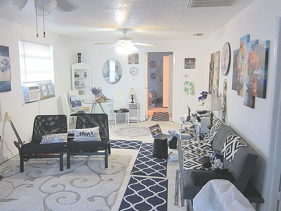 5th image of 521 Carmalita St