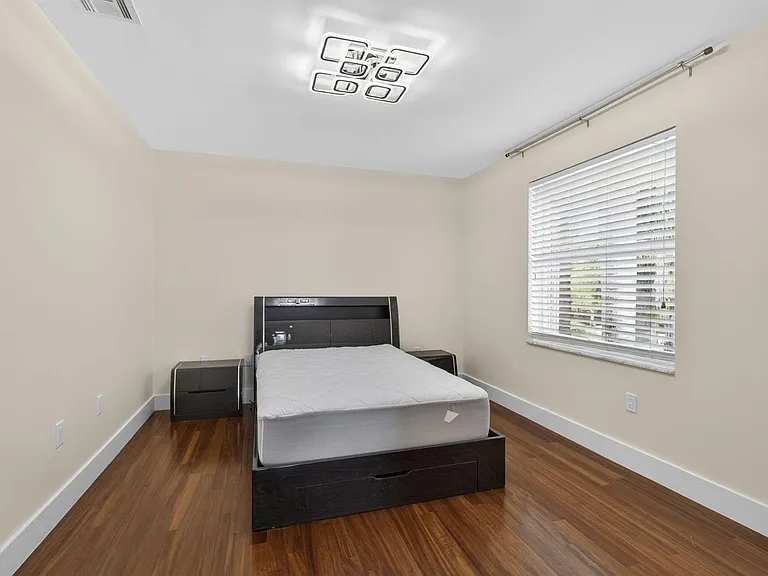 1724 Annandale Cir — Photo 60