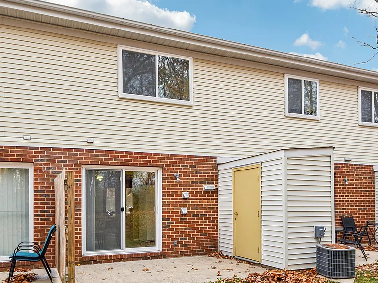 Howard Hills Rental Townhomes and Duplexes — Photo 20