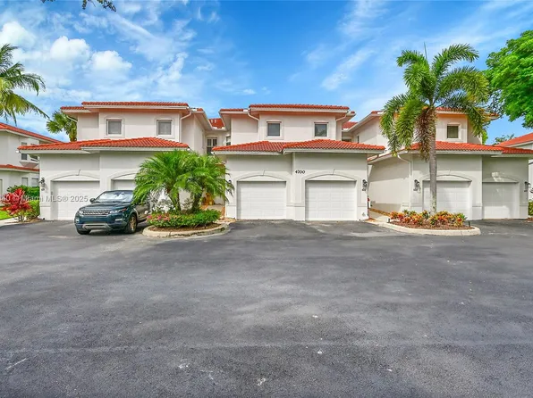 4700 Yacht Harbor Dr APT 612, Naples, FL 34112