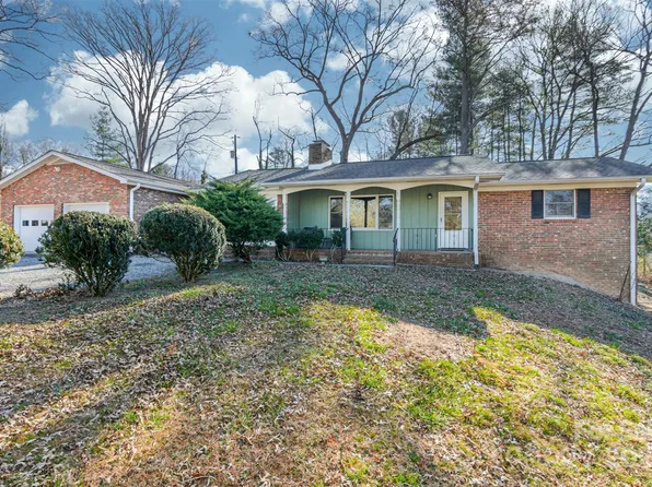 21 W Oak Hill Ln, Hendersonville, NC 28739