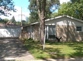 408 Blackhawk Ave, Carpentersville, IL 60110