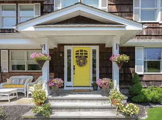 2 High Gate Dr, East Setauket, NY 11733