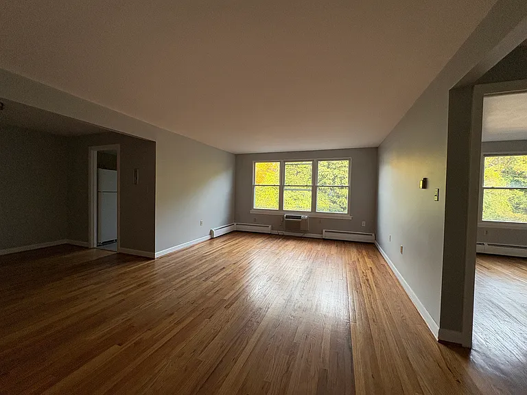 138 Store Ave #3F — Photo 2