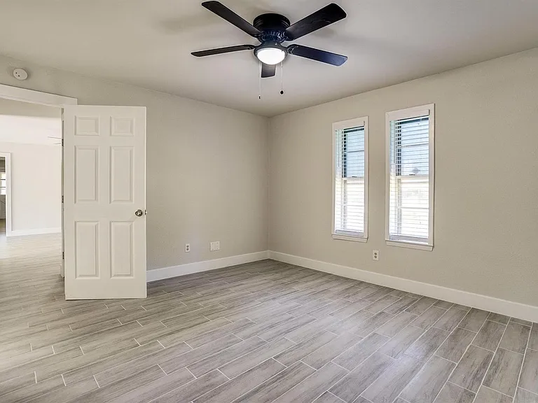 626 Arawe Cir W — Photo 13