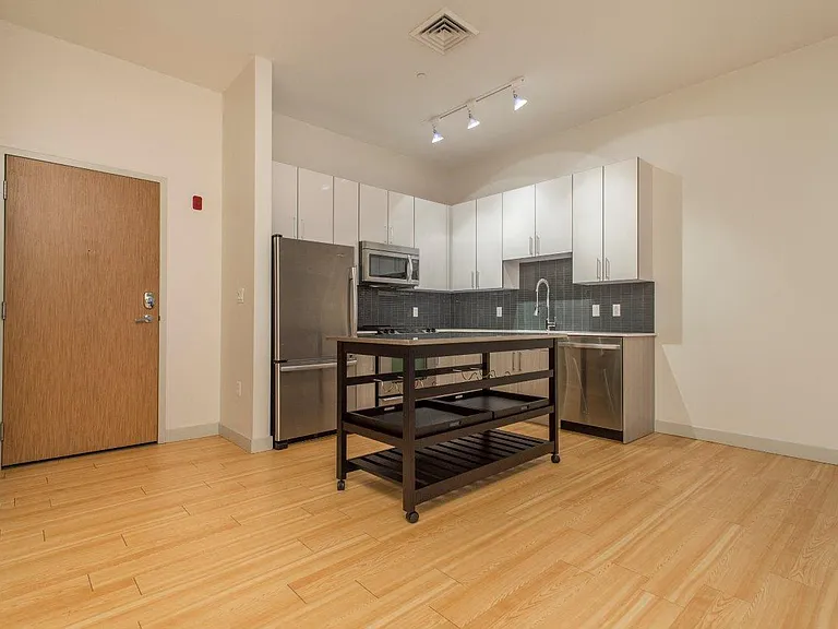 West Square Apartments — Photo 204