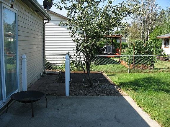 Small Garden Area off of Back Patio