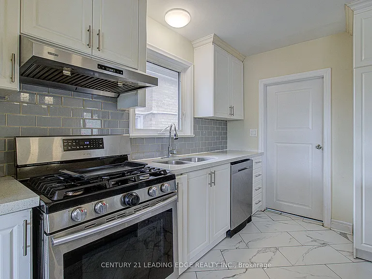 124 Haileybury Dr — Photo 13