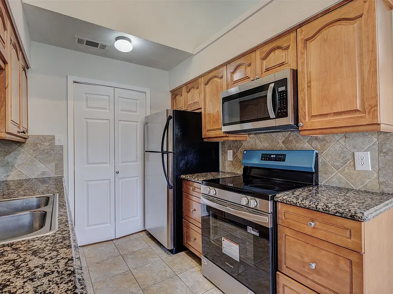 5640 Cedar Creek Dr — Photo 4