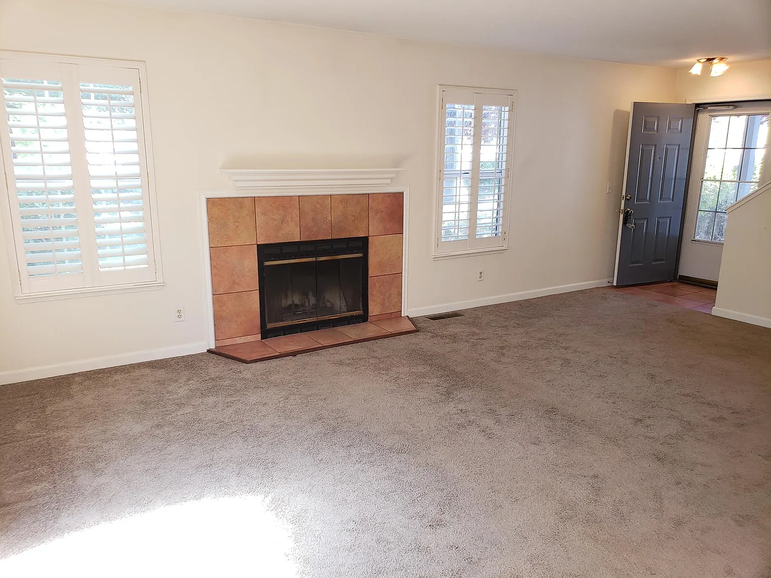 3 bed, 2.5 bath, 1500 sqft, $4,750 — Photo 3