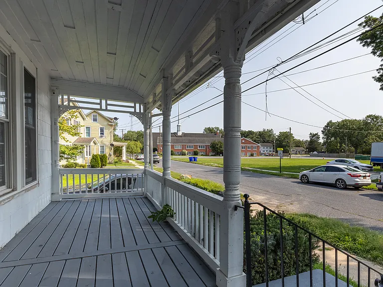 321 N Pine St — Photo 9