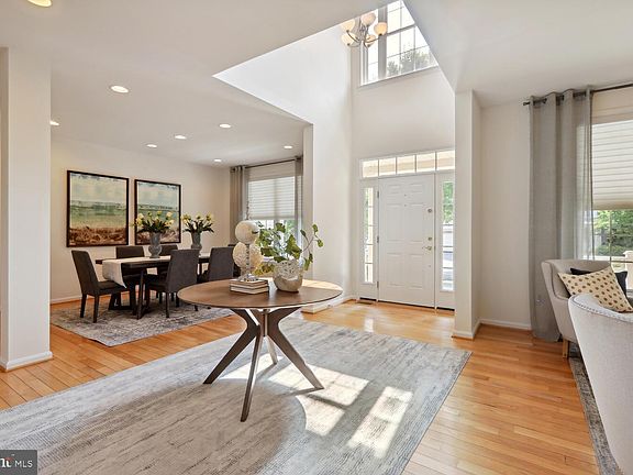 5th image of 10423 White Ct