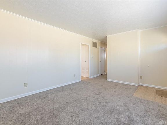 4th image of 1610 Azalea Dr