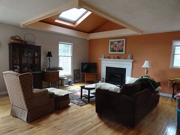3rd image of 135 Church St