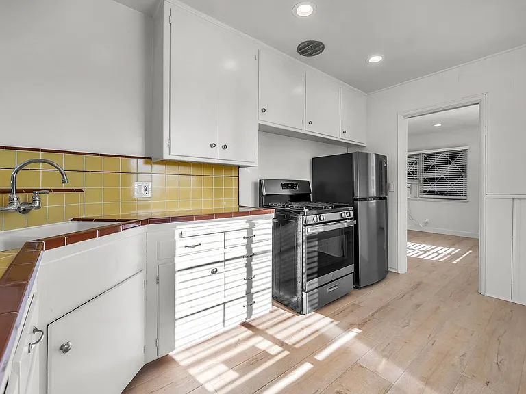 2826 Avenel St #2 — Photo 2