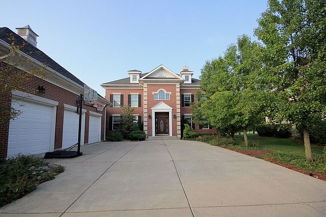 1st image of 1976 Broadmoor Ln
